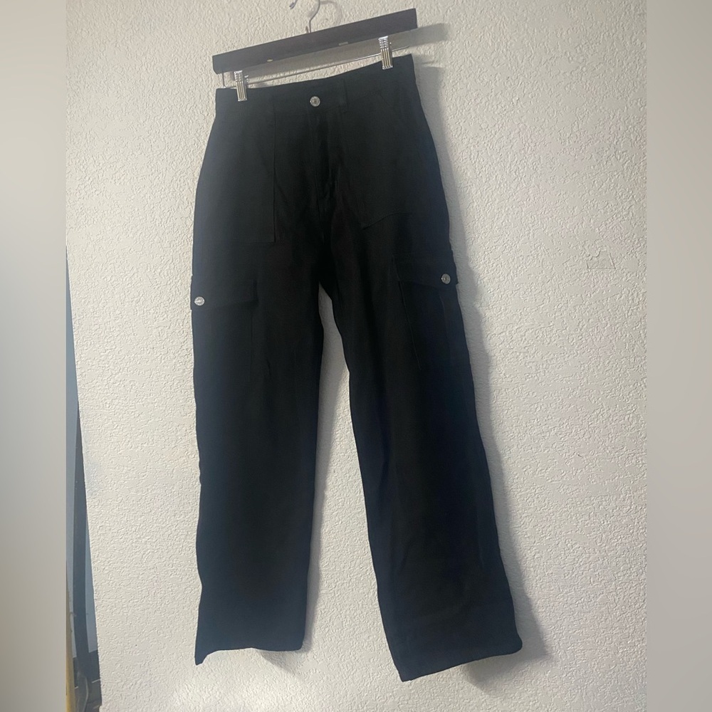 Cider Women’s Black High Waisted Wide Leg Cargo pants size M